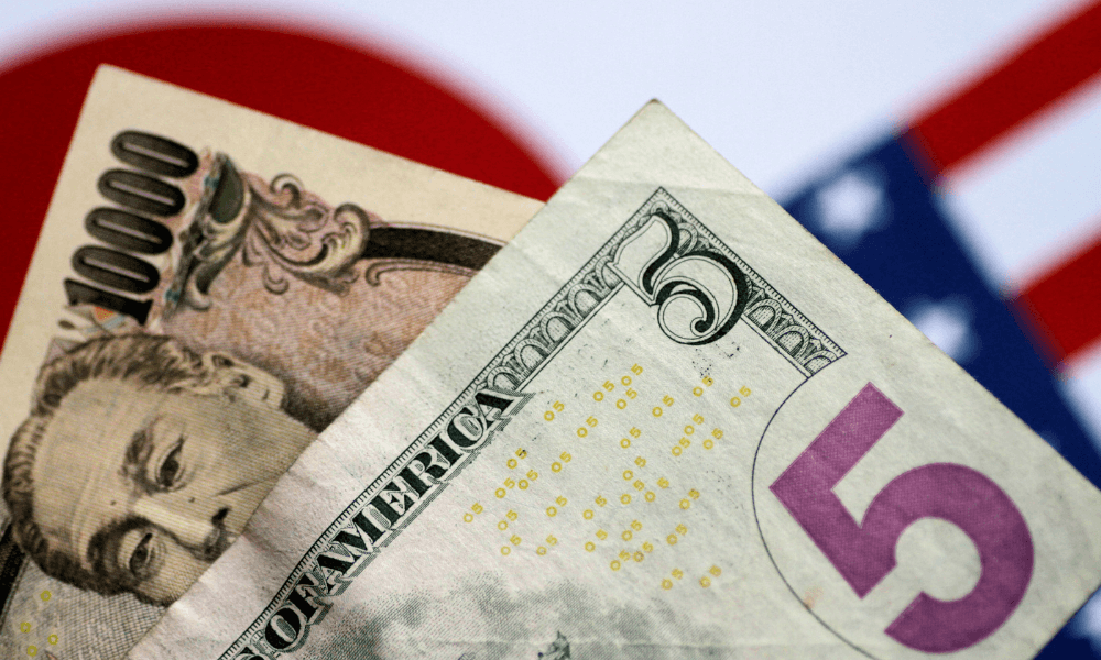 Dollar Edges Higher Ahead Of Payrolls, Resumes Climb Versus Yen